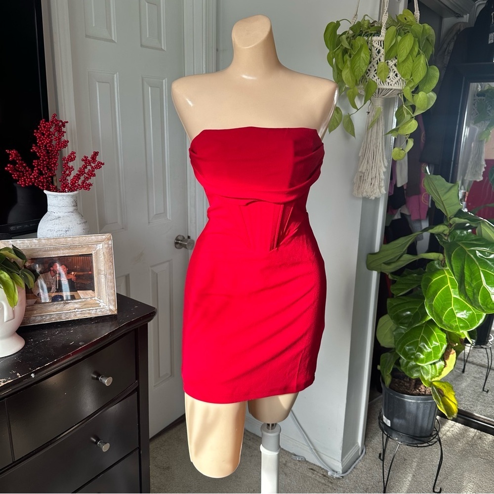 LULU’S DRAMATIC INTENT STRAPLESS CORSET BODYCON MINI DRESS - Picture 5 of 14